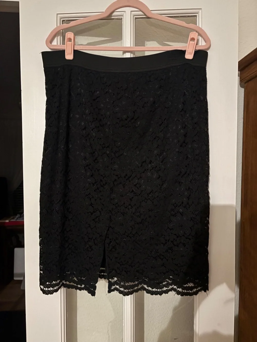 BLACK LACE PENCIL SKIRT